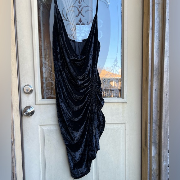 REBDOLLS Velvet Ruched Bodycon Dress - Picture 5 of 15